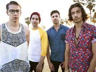 Charts VS: 'Rude' blijft #1, Charli XCX in top 10