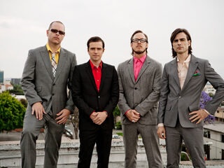 Weezer heeft album klaar, maar stelt release uit