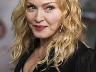 Madonna pakt tiende #1 in Album Top 100