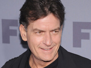 Charlie Sheen maakt Axl Rose-grappen bij Slash