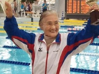 De Vijf Van Vrijdag: zwemrecord 100-jarige