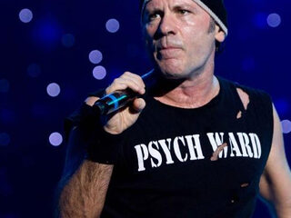 Iron Maiden noemt sms'ende fan een 'wanker'