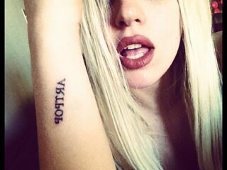 Lady Gaga werkt hard aan 'ARTPOP'