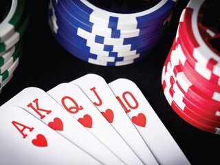 De Vijf Van Vrijdag: Royal flush bezorgt man ton