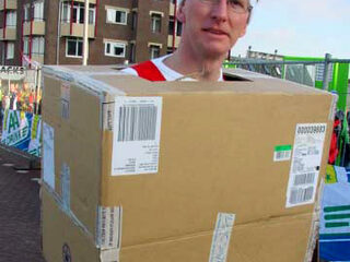 Nooit Grappig: Vriendje bewusteloos in doos