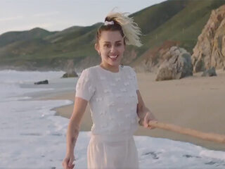 Miley Cyrus overtreft papa in Mega Top 50