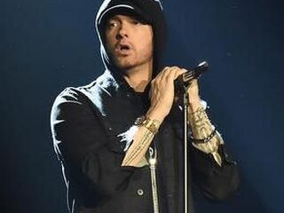 Eminem met twee duetten in Mega Top 50