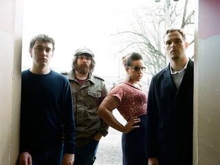 ICYMI: Frontman Foals stemproblemen, David Bowie knuffelen