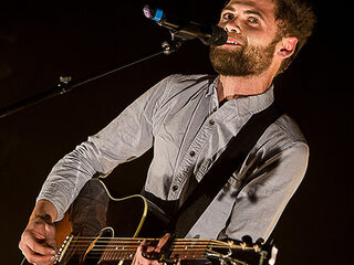 Passenger krijgt kogel van fan