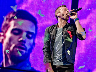 Chris Martin wil bassist Guy 'verkopen'
