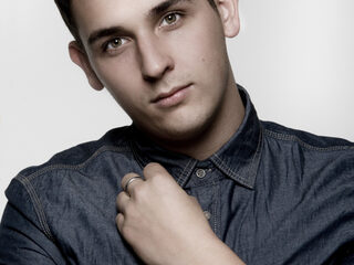 Nielson zegt shows af vanwege keelontsteking