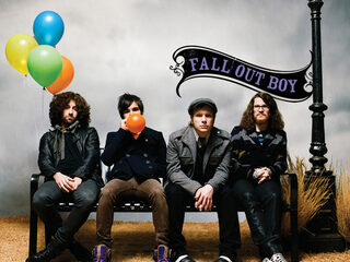 Fall Out Boy brengt hommage aan Uma Thurman