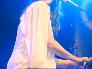 Laura Jansen live bij Giel