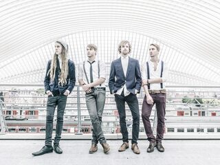 HeavyLight schrijft liedje in 1 uur bij Xnoizz