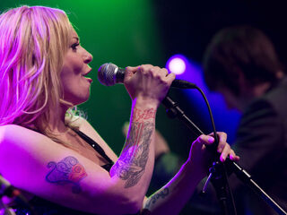 Anneke van Giersbergen live bij Giel
