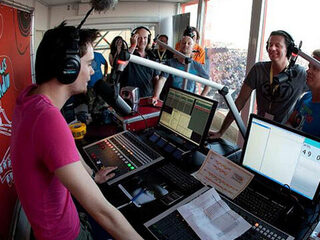 Ondertussen in de studio met Domien...