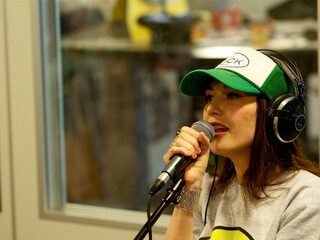 Carice van Houten live bij Giel