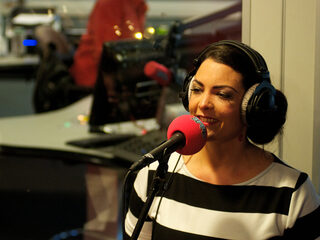 Caro Emerald live bij Giel