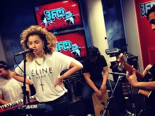 Rudimental & Ella Eyre live bij Giel