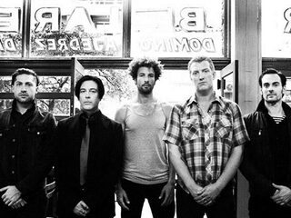 QOTSA in 3 On Stage op Pinkpop