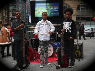 Piepjong metaltrio Unlocking the Truth krijgt platencontract