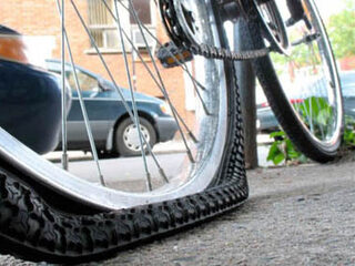 Een fiets berijden is Nooit Grappig