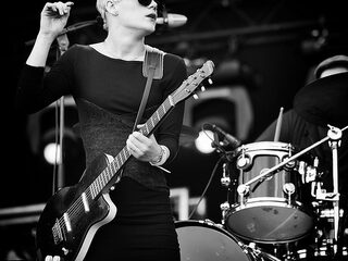 Trixie Whitley live bij Giel