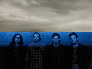 Kings of Leon covert 'Dancing On My Own'