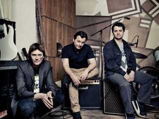 Beluister de nieuwe single van Manic Street Preachers