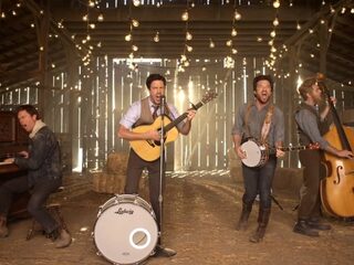 Mumford & Sons maken parodie op zichzelf
