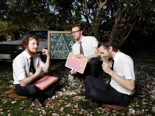 Bellen met Gotye van The Basics