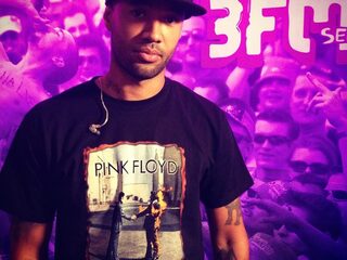 Mr. Probz' nieuwe single live bij Giel