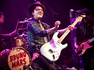 Check beelden Bruno Mars en RHCP tijdens Super Bowl