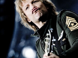 Jon Bon Jovi verrast fan op haar bruiloft