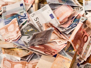 In het geld zwemmen is Nooit Grappig