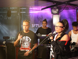 Nostalgie! Ray en Anita van 2 Unlimited live bij Giel