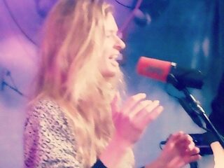 Sandra van Nieuwland live bij Giel