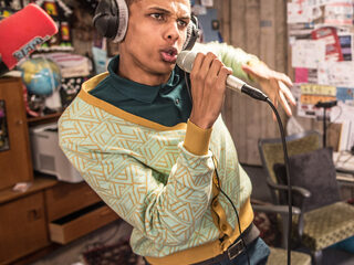 Kijk het optreden van Stromae in het Glazen Huis terug