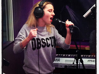 Krystl coverde John Legends 'All Of Me'