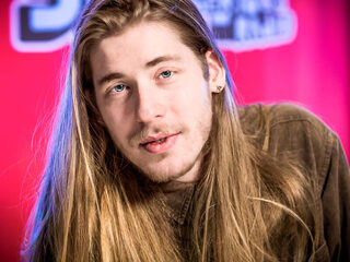 Frank kiest 'Pitch Black' van The Elementary Penguins