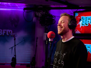 Diggy Dex live bij Xnoizz