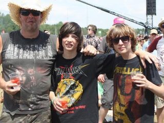 Hoe komen band shirts in grote winkelketens terecht?