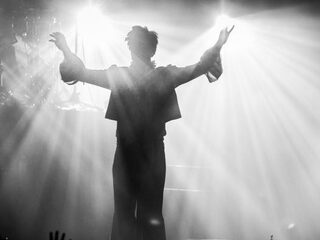 Harry Styles eert de slachtoffers van de aanslag in Manchester