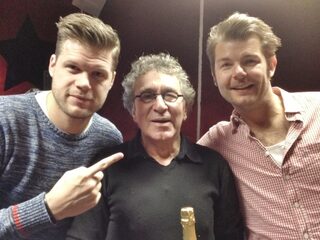 Coen en Sander onthullen de man achter de stem!