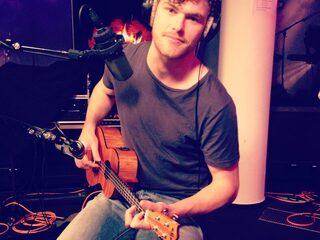 Vance Joy live bij Giel