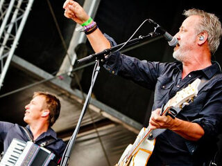 Kijk terug: Rowwen Hèze-avond op Nederland 3