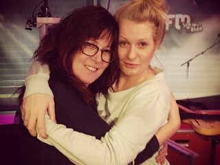 Miss Montreal met haar moeder live bij Giel