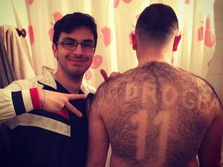 Een schaarbeweging is Nooit Grappig