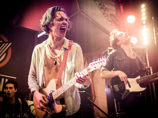 Jett Rebel zet briljante cover 'Purple Rain' neer