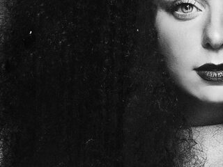 Aischa Traidia live bij Giel